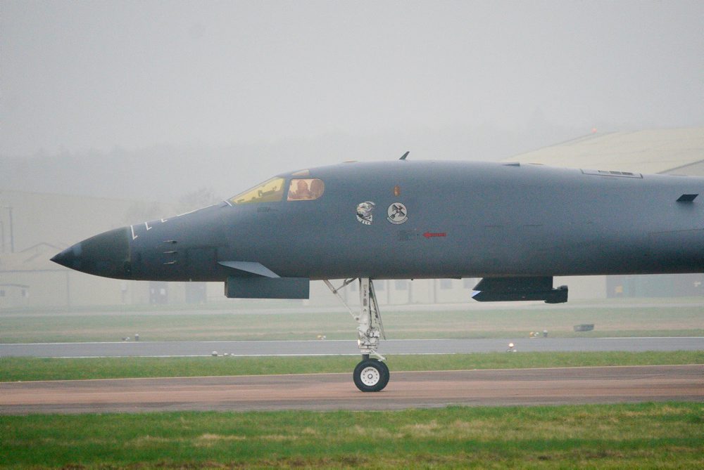 USA začínajú využívať britské základne na obranné operácie proti Iránu