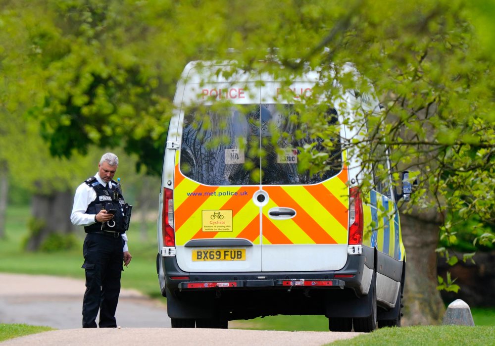 Polícia pátra po podozrivých z pokusu o podpaľačský útok na synagógu v Londýne
