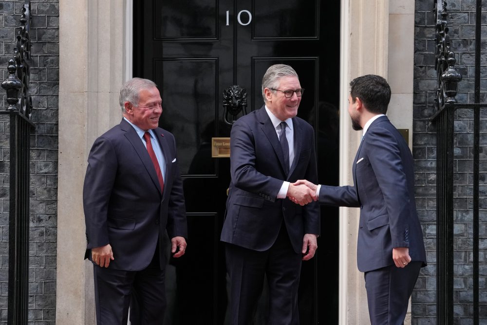 Jordánsky kráľ Abdalláh II. a korunný princ Husajn bin Abdalláh pricestovali na návštevu Británie