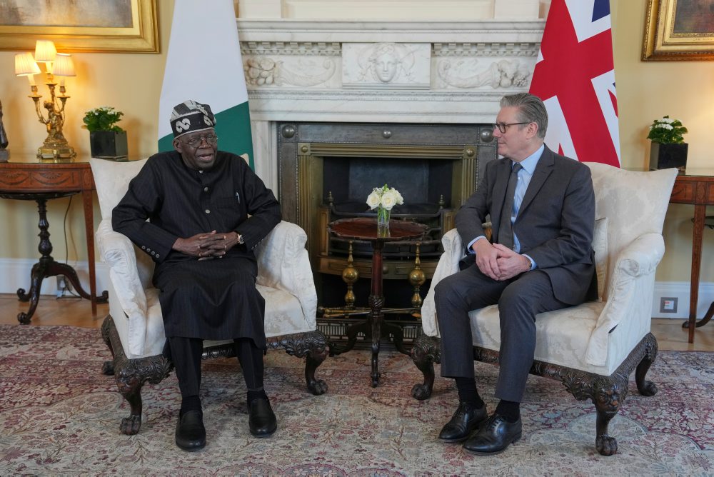 Nigérijský prezident Bola Ahmed Tinubu v Británii