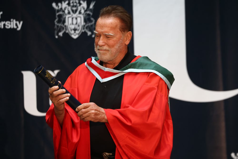 Schwarzenegger si Severnom Írsku prevzal čestný doktorát