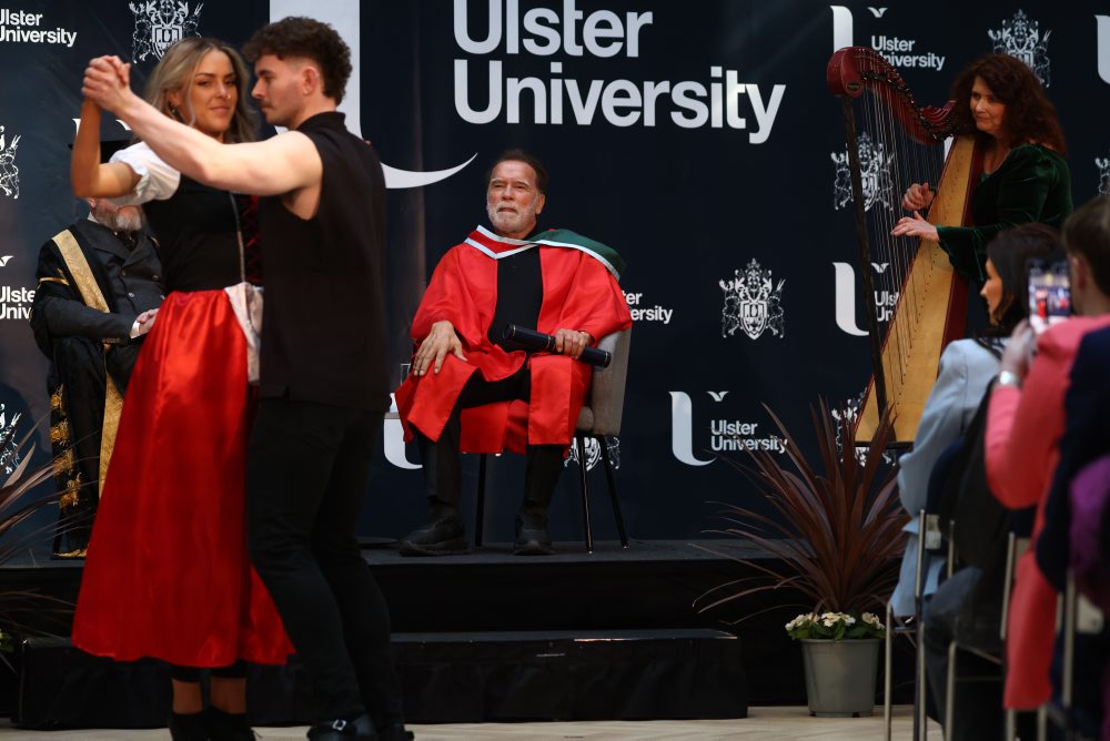 Schwarzenegger si Severnom Írsku prevzal čestný doktorát