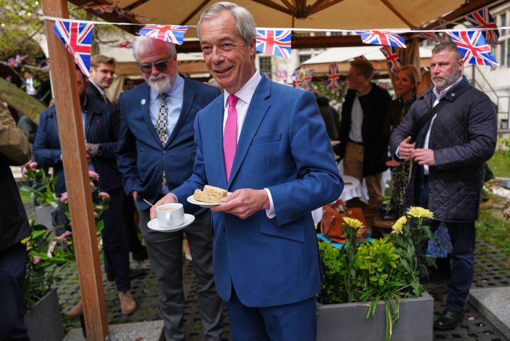 Nigel Farage sa stretol v Londýne so svojimi stúpencami