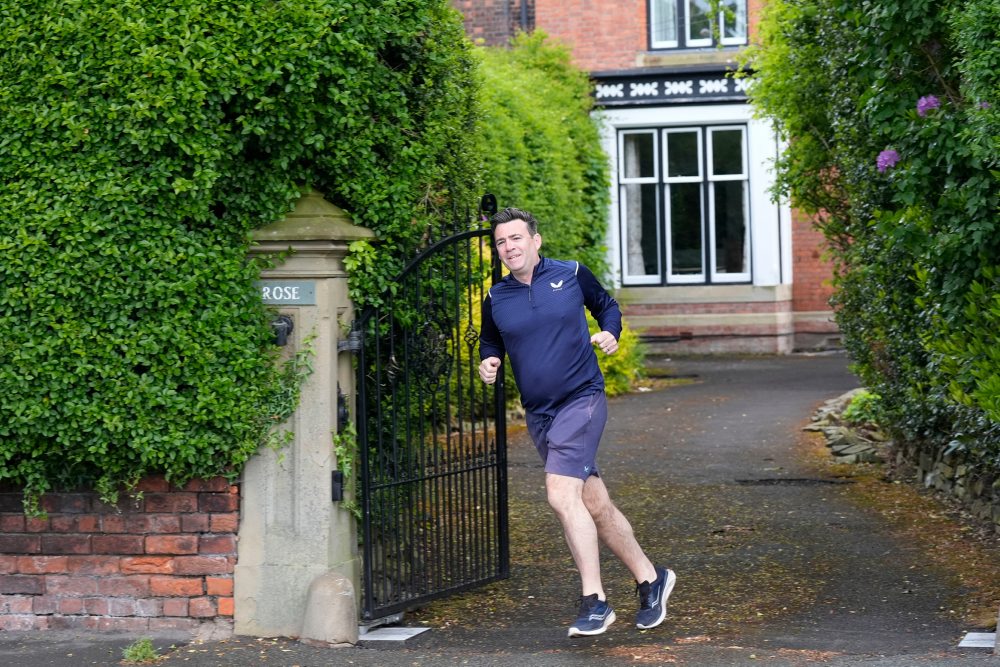 Andy Burnham behanie