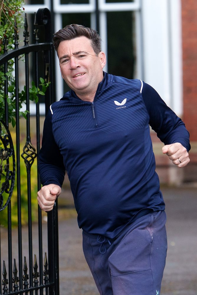 Andy Burnham behanie