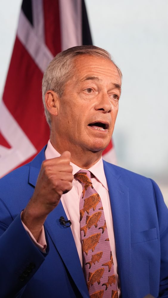 Británia: Farage odchádza z parlamentu, aby vyvolal doplňovacie voľby