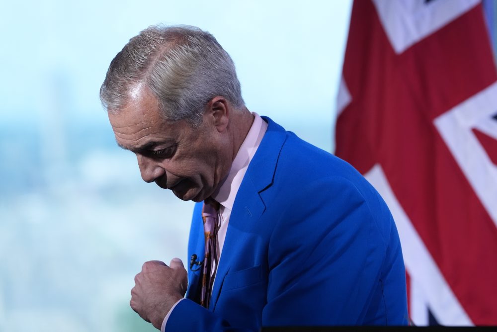 Británia: Farage odchádza z parlamentu, aby vyvolal doplňovacie voľby