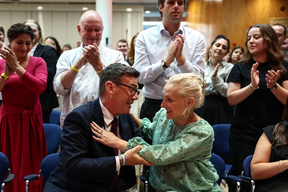 Novým lídrom britských labouristov sa oficiálne stal Andy Burnham