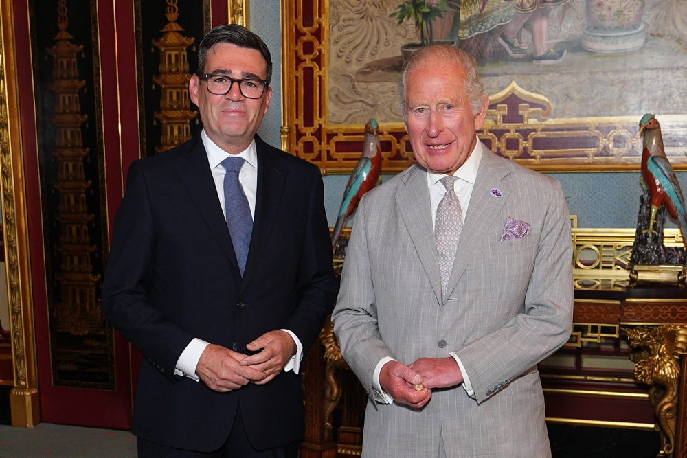 Burnham sa stal novým britským premiérom