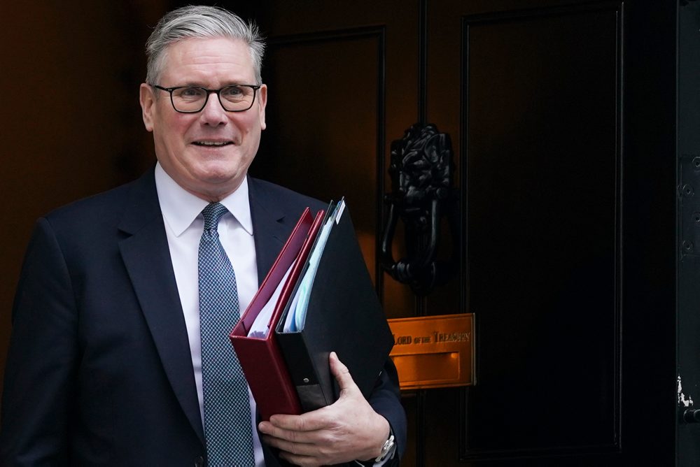 Starmer: Nasadenie britských vojakov na Ukrajinu by musel odsúhlasiť parlament