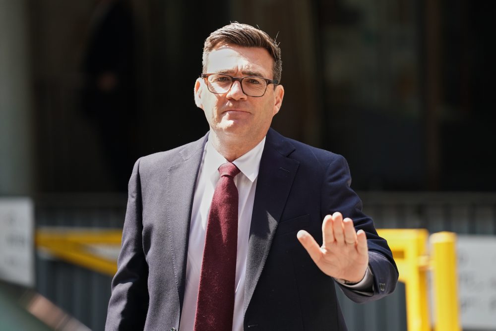 Novým lídrom britských labouristov sa oficiálne stal Andy Burnham