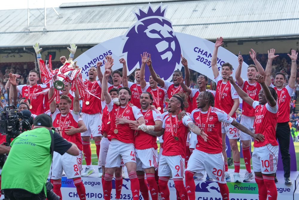 Londýnsky Arsenal zakončil majstrovskú sezónu výhrou 2:1 na pôde Crystal Palace