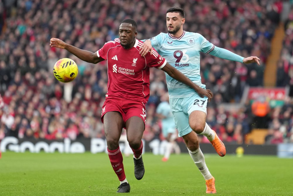  Konate a Gomez vynechajú stredajší duel Liverpoolu s Karabachom