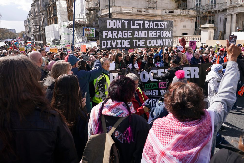 V Londýne sa konala demonštrácia proti krajnej pravici