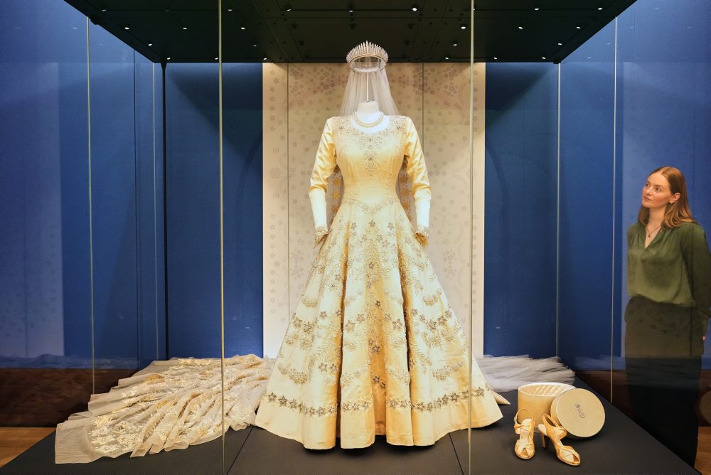 Výstava s názvom Kráľovná Alžbeta II.: Jej život v štýle"