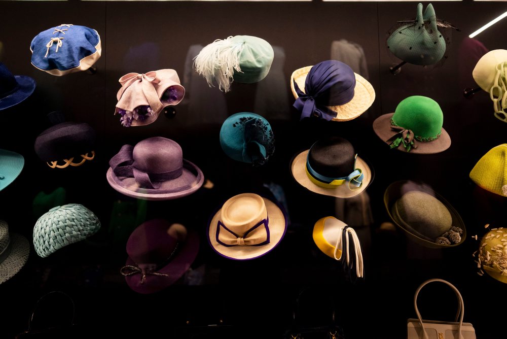 Výstava s názvom Kráľovná Alžbeta II.: Jej život v štýle"