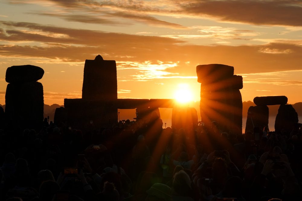 Tradičné oslavy letného slnovratu v Stonehenge 