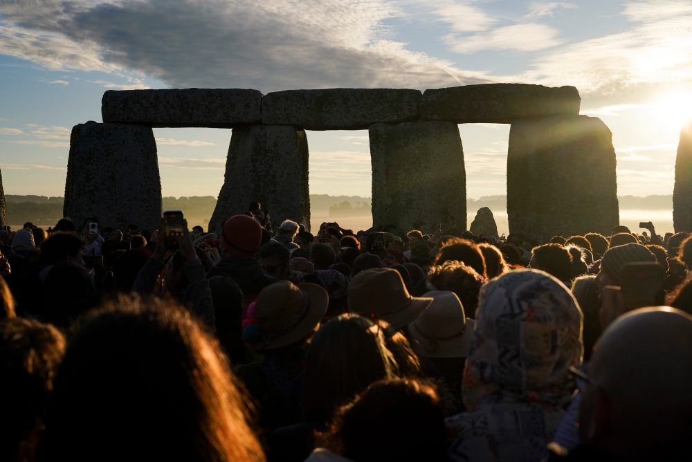 Tradičné oslavy letného slnovratu v Stonehenge 