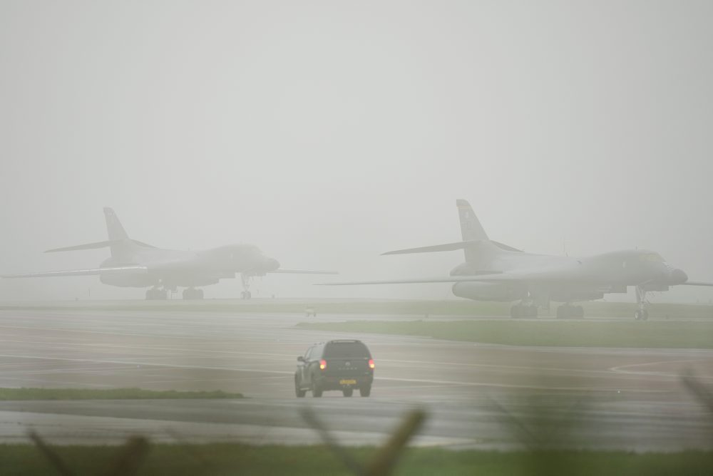 USA začínajú využívať britské základne na obranné operácie proti Iránu