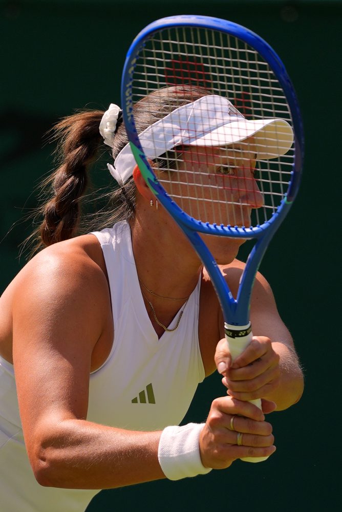 1. kolo vo Wimbledone: Darja Vidmanová - Jessica Pegulová 