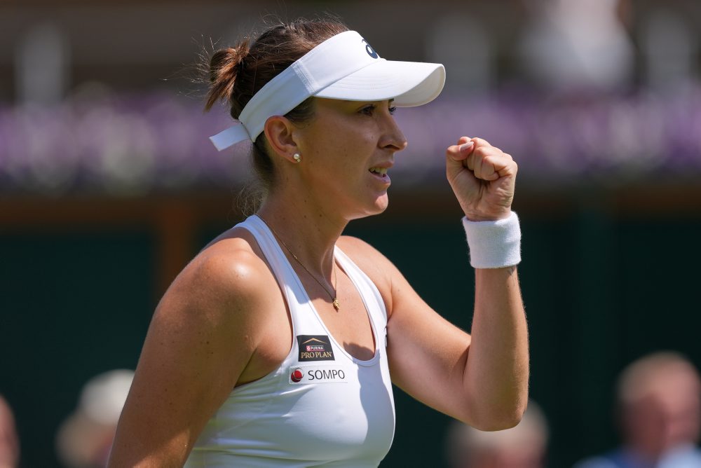 1. kolo vo Wimbledone: Belinda Benčičová (Švajč.-11) - Mika Stojsavljevičová