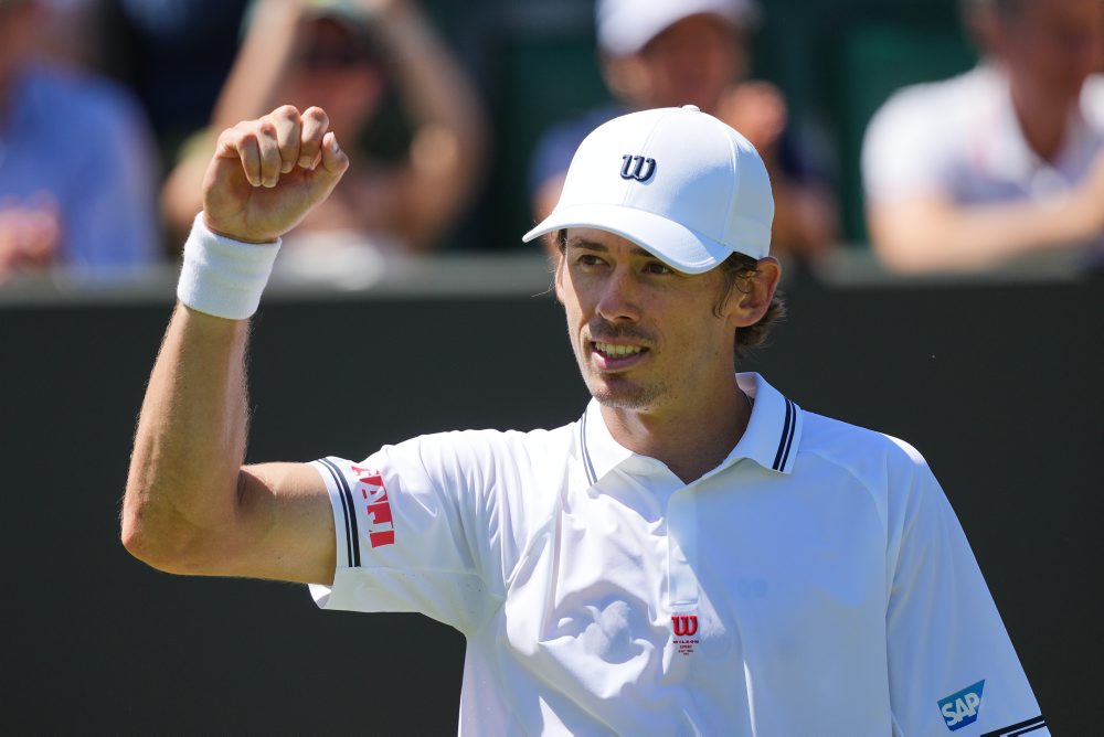 Austrálčan Alex de Minaur postúpil do 3. kola dvojhry na Wimbledone