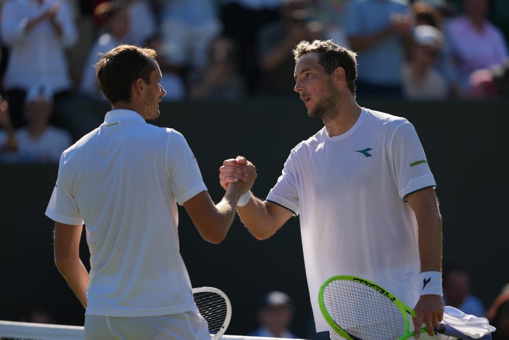 3. kolo vo Wimbledone: Jan-Lennard Struff (Nem.) - Daniil Medvedev (Rus.-8)