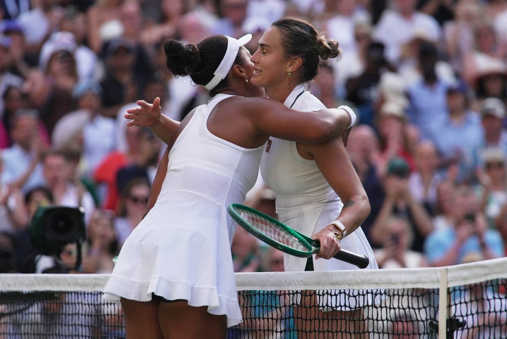 Osemfinále vo Wimbledone: Naomi Osaková - Arina Sobolenková