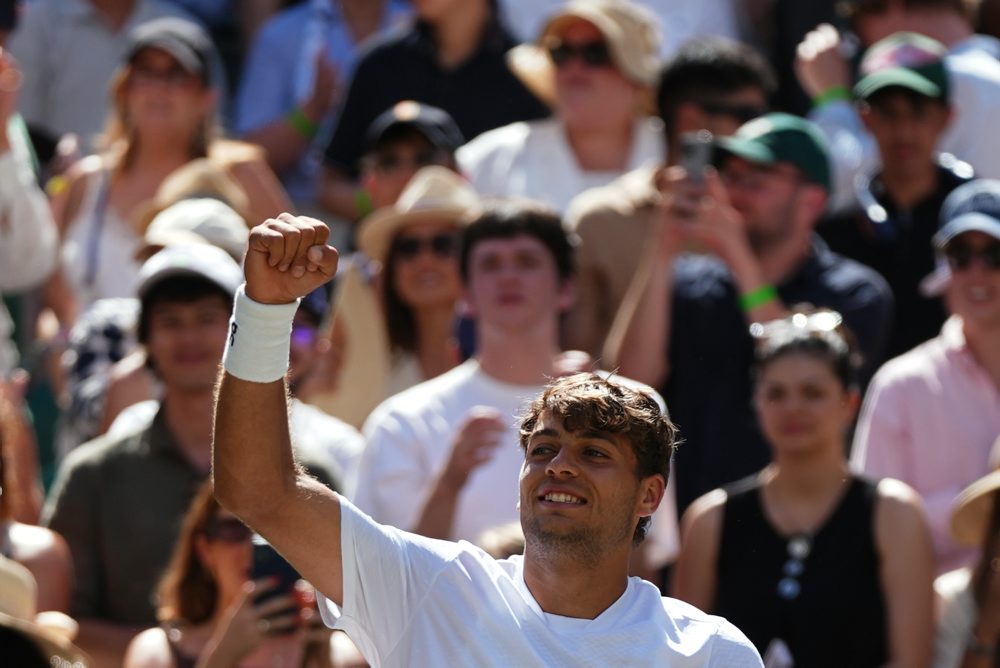 Talian Flavio Cobolli vyradil de Minaura a postúpil do štvrťfinále dvojhry na Wimbledone  