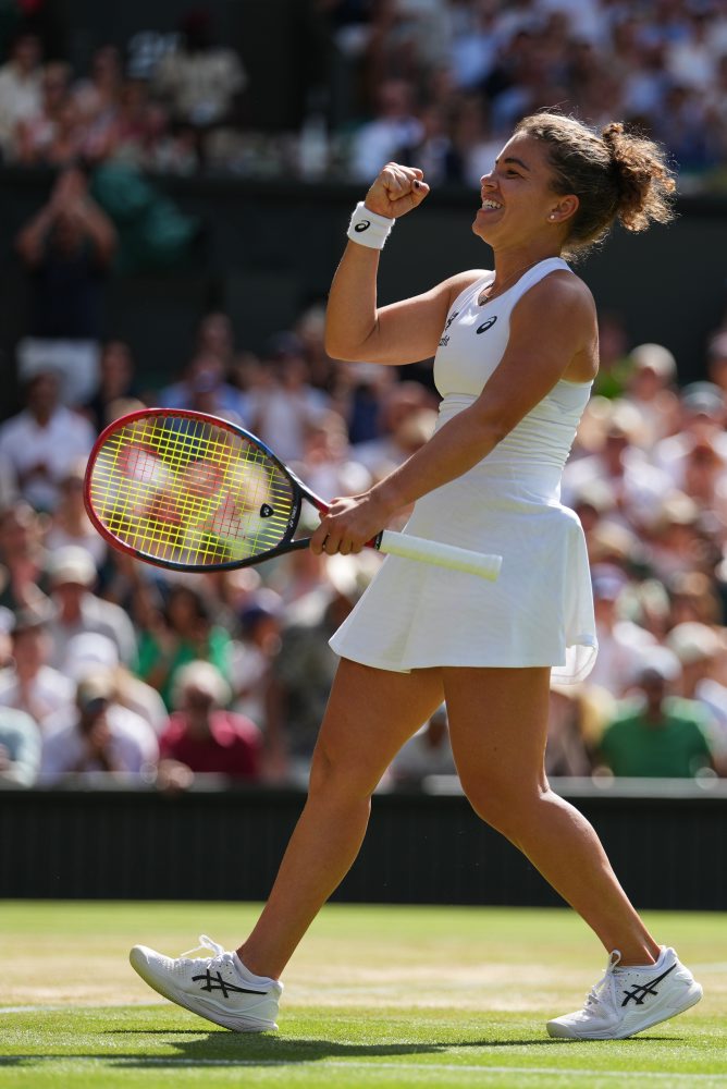 Talianka Jasmine Paoliniová zdolala Alexandru Ealovú z Filipín po trojsetovom boji na Wimbledone