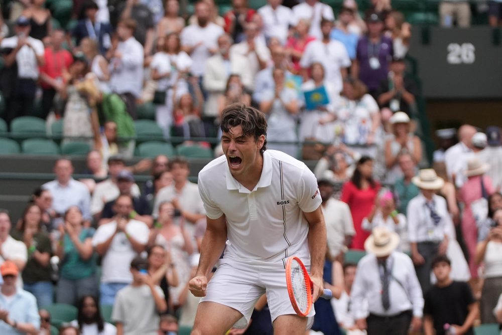 Američan Taylor Fritz prešiel cez Bublika do štvrťfinále dvojhry na Wimbledone
