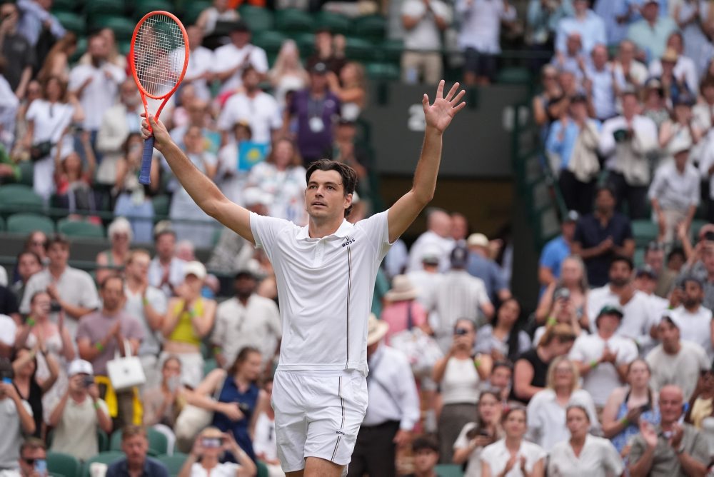 Američan Taylor Fritz prešiel cez Bublika do štvrťfinále dvojhry na Wimbledone