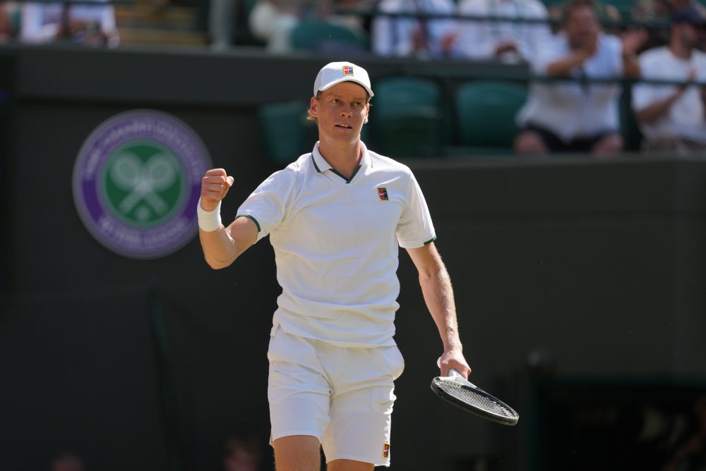 Obhajca titulu Talian Jannik Sinner postúpil do semifinále dvojhry na Wimbledone