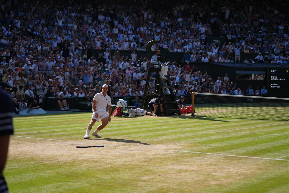 Štvrťfinále dvojhry mužov vo Wimbledone: Brit Arthur Fery prekvapujúco postúpil cez Cobolliho do semifinále
