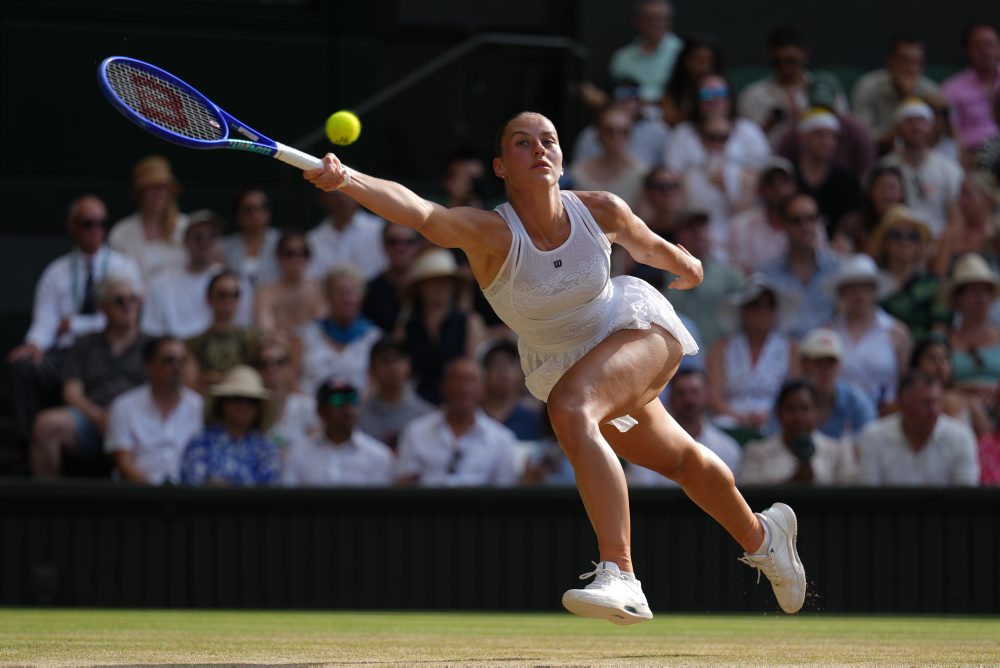 Semifinále vo Wimbledone: Linda Nosková - Marta Kosťuková