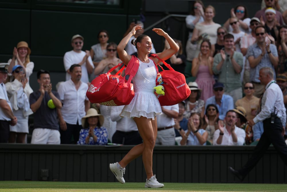 Semifinále vo Wimbledone: Linda Nosková - Marta Kosťuková