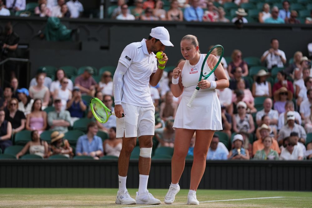 Finále mixu vo Wimbledone: Jelena Ostapenková a Marcelo Arevalo - Marc Polmans a Storm Hunterová