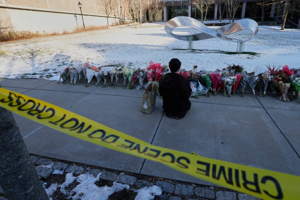 Pátranie po strelcovi z Brownovej univerzity v Providence pokračuje