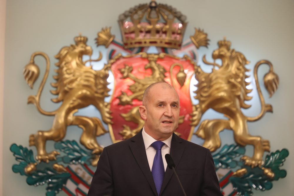 Bulharský prezident Radev odstupuje z funkcie