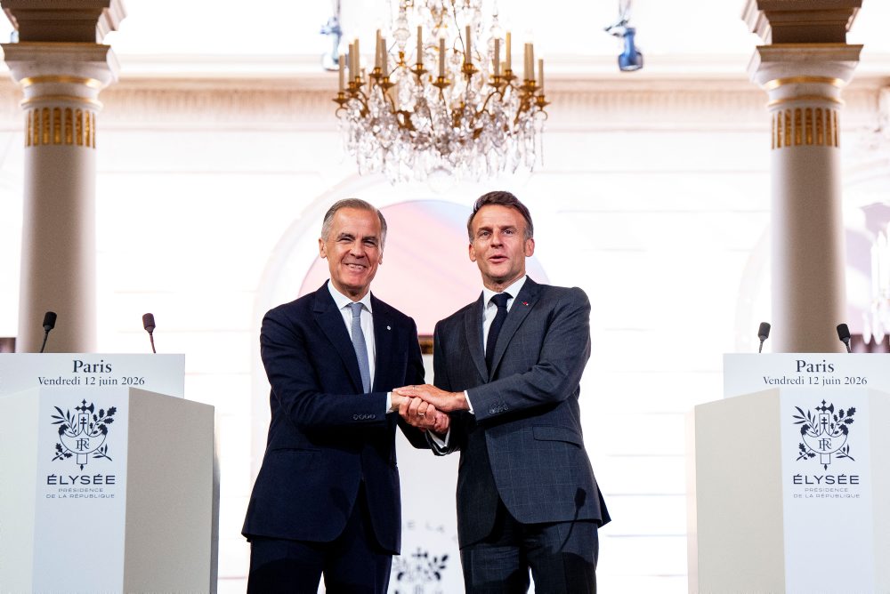 Francúzsky prezident Emmanuel Macron prijal v Elyzejskom paláci v Paríži kanadského premiéra Marka Carneyho