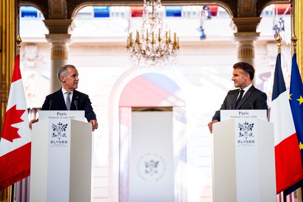 Francúzsky prezident Emmanuel Macron prijal v Elyzejskom paláci v Paríži kanadského premiéra Marka Carneyho