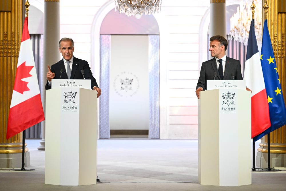 Francúzsky prezident Emmanuel Macron prijal v Elyzejskom paláci v Paríži kanadského premiéra Marka Carneyho