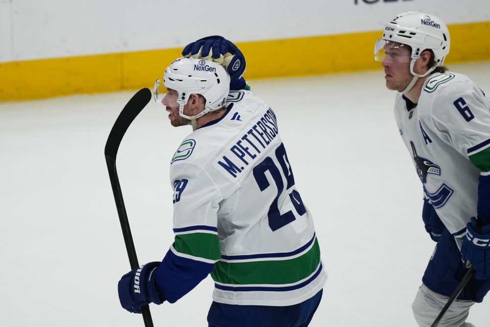 Colorado Avalanche - Vancouver Canucks