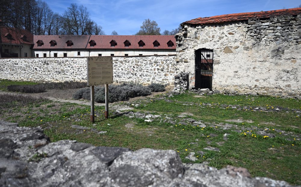Národná kultúrna pamiatka kartuziánsky kláštor v Pieninskom národnom parku v obci Červený Kláštor 