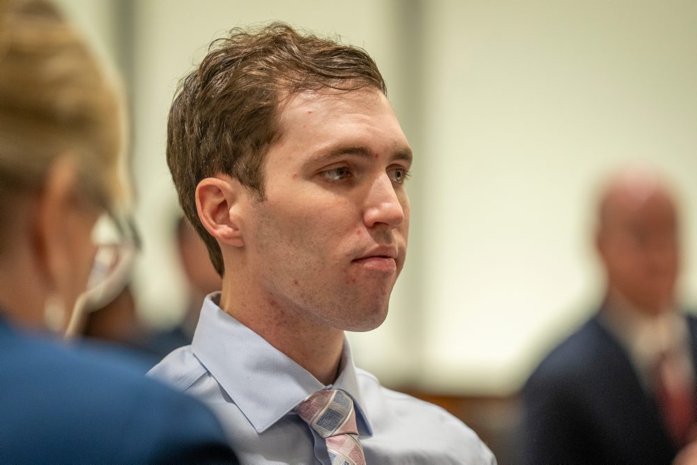 Muž obvinený z vraždy aktivistu Kirka sa prvýkrát osobne dostavil pred súd