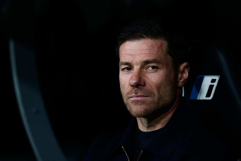 Xabi Alonso novým trénerom Chelsea, podpísal štvorročný kontrakt
