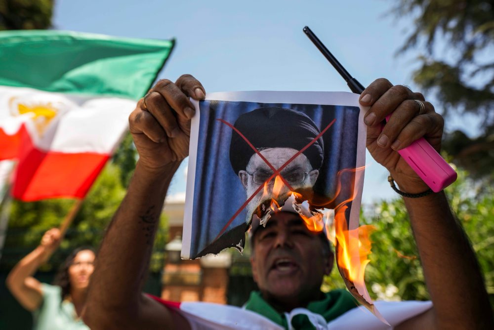 HRANA: Pri protestoch v Iráne zahynulo 2571 ľudí