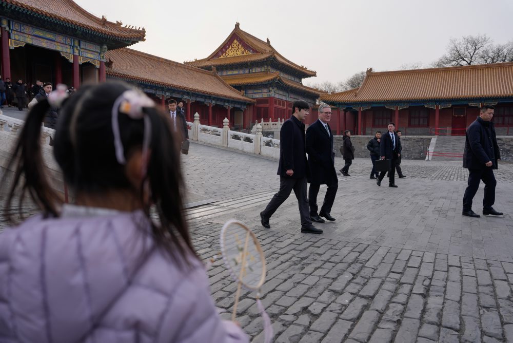 Britský premiér Keir Starmer pricestoval na návštevu Číny