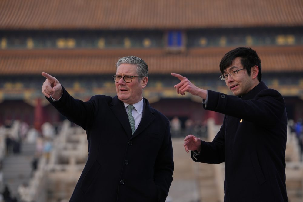 Britský premiér Keir Starmer pricestoval na návštevu Číny