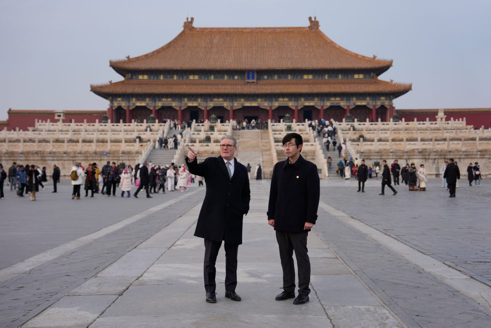 Britský premiér Keir Starmer pricestoval na návštevu Číny